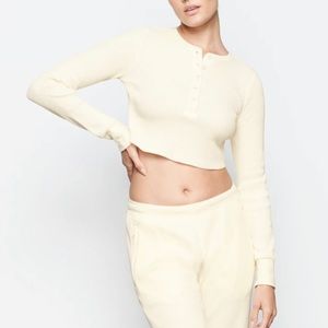 NWT SKIMS Waffle Long Sleeve Cropped Henley